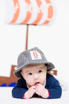 Photo Stock Bebe Metisse Franco Chinois Avec Chapeau Adobe Stock