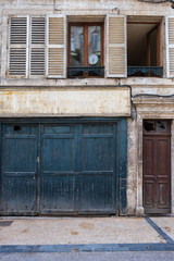 Fototapeta na wymiar Alte Hausfassade in der Altstadt von Verdun/Frankreich