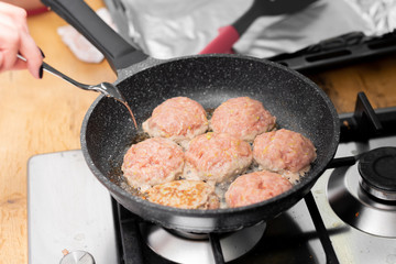 Frying pork and ground beef in a pan