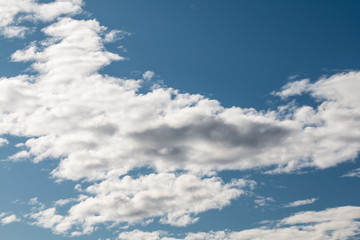 Naklejka premium Clouds in a sunny winter day