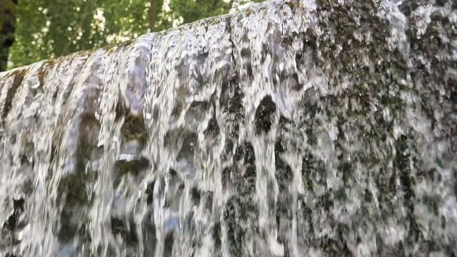 barrera de agua de cascada en c&aacute;mara lenta