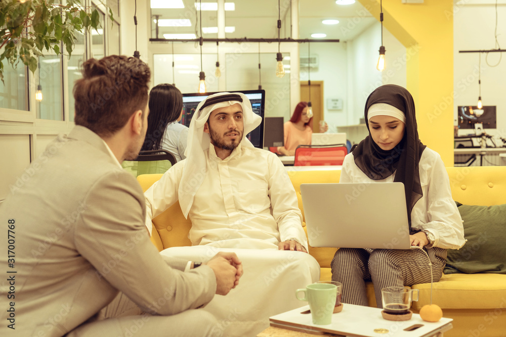 Wall mural Arab business people in a meeting