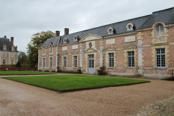 Fototapeta premium brick castle in la ferté-saint-aubin in sologne (france) 