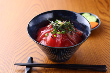 まぐろ丼
