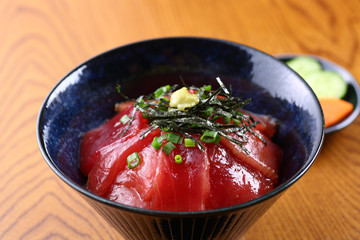 まぐろ丼