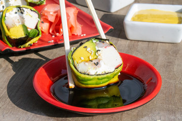 Sushi sin arroz en soya