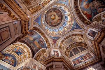 Obraz premium Saint Petersburg, Russia - Inside interior of Saint Isaac's Cathedral or Isaakievskiy Sobor is the largest Russian Orthodox church (sobor). It is the largest orthodox basilica.