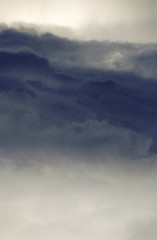 Fototapeta na wymiar Blue ominous clouds