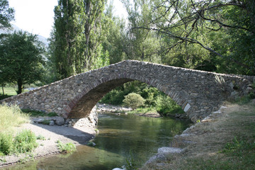 Fototapeta na wymiar ancient bridge