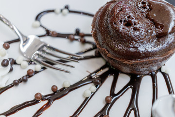Fototapeta premium chocolate cake in a beauty dish