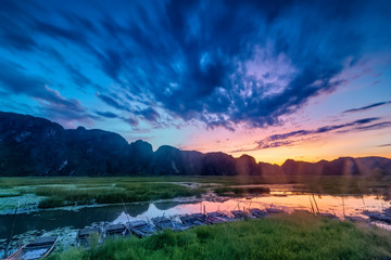 Obraz premium Landscape with boat in Van Long natural reserve in Ninh Binh, Vietnam