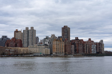Obraz premium Upper East Side Manhattan Skyline with Skyscrapers and Buildings in New York City along the East River