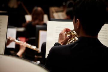 Playing the horn in orchestra 