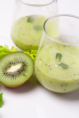 Fototapeta na wymiar kiwi and glass of fresh juice