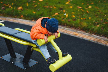 boy doing situps on exerciser