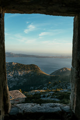 Vistas del Mar Mediterráneo desde una Atalaya en mallorca