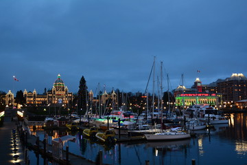 Fototapeta na wymiar The inner harbor and BC parliament buildings at Christmas time.