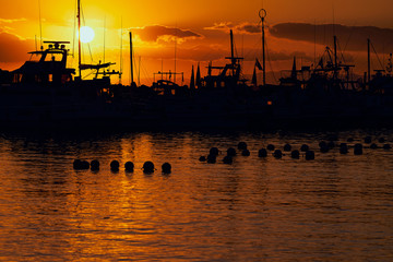 夕焼けの漁港