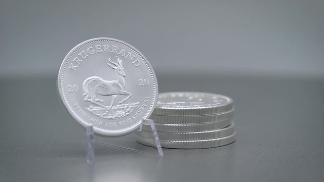 Krugerrand Silber M&uuml;nze close-up dreht sich