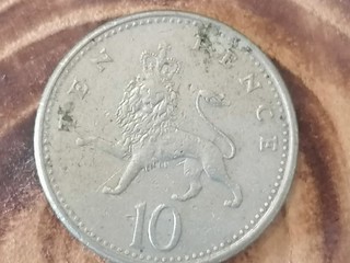 Moneda Reina Elizabeth Diez peniques o 10p se refiere a una de las monedas utilizadas en Reino Unido