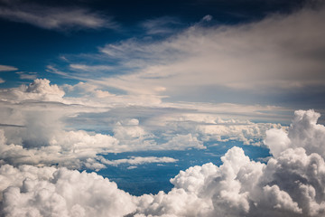 Vista Aerea de nubes sobre territorio colombiano