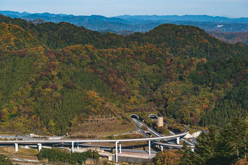 紅葉の八王子城跡トンネル