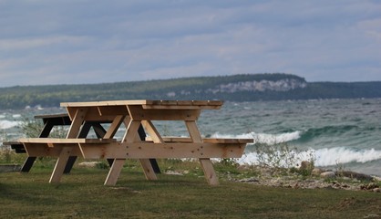 Fototapeta na wymiar picnic table on the beach