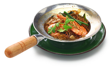 thai cuisine, steamed prawns with vermicelli in metal casserole pot, gung op wun sen © uckyo