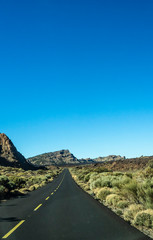 carretera de montaña solitaria