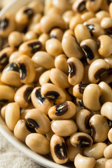Raw Organic Black Eyed Peas