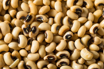 Raw Organic Black Eyed Peas