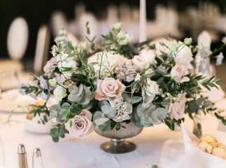  stunning wedding bouquet in delicate colors