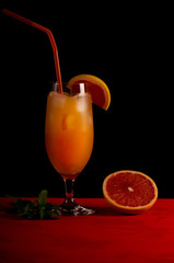 Grapefruit juice with ice in a steamed glass. A steamed glass of ice. Juice with ice. Slice of grapefruit in a glass of juice.