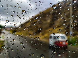 gotas de lluvia y moto taxi 