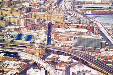Vue aérienne du quartier Griffintown et du Port à  Montréal en hiver