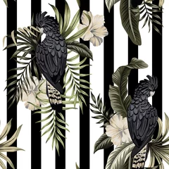 Fototapete Hibiskus Tropischer Vintage schwarzer exotischer Papagei, Hibiskusblüte, Palmblätter nahtlose Blumenmuster gestreiften Hintergrund. Exotische Dschungeltapete.