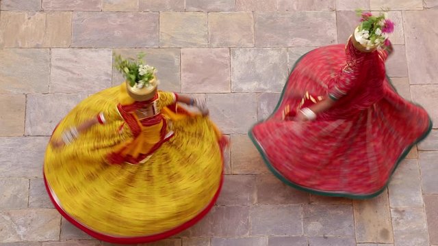 India, Rajasthan, Jaipur, women wearing colourful Saris dancing - Model released