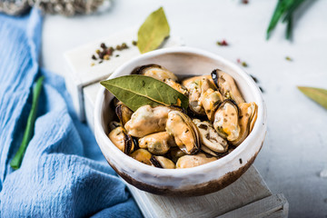 Mussels, molluscs, seaweed, sea plants, mussel meat, healthy food, seafood, gourmet food, Mediterranean cuisine, delicious dish