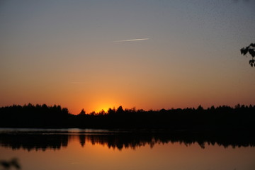 Sonnenuntergang über einem See