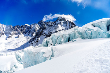 Fototapeta na wymiar Mont Blanc, Mer de glace, Vallée Blanche, Skiabfahrt von der Aiguille du Midi
