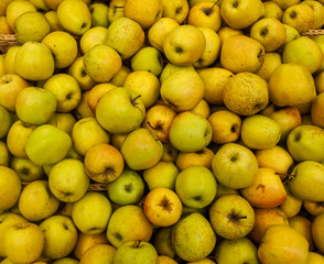 apples in the market