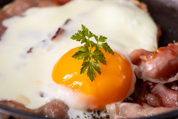 egg sunny side up in a pan