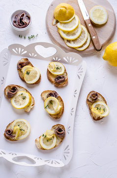 Bruschetta with anchovies and lemon
