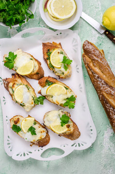Toast with codfish and lemon