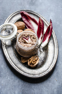 Walnut and radicchio pesto