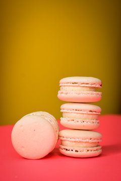 COLORED MACARONES