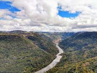 Fototapeta premium a river between two mountains