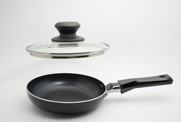 Cooking pan to process food.