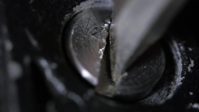 tighten screw with screwdriver macro 4k