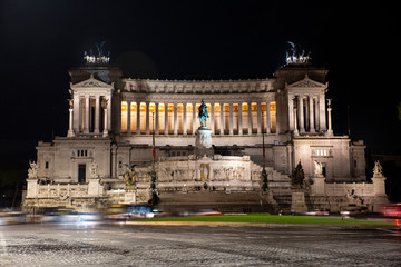 Obraz premium night view of Venice Square in rome 